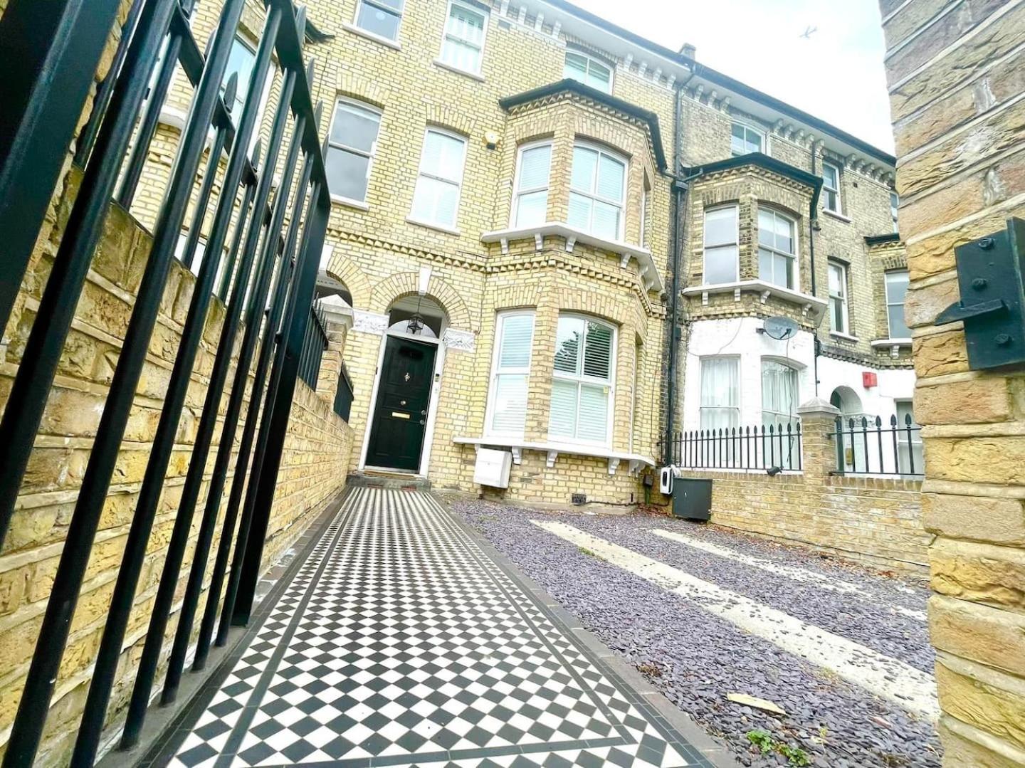 Clapham - Kingsize Bed - En-suite - Quiet with Garden Views - HOMESTAY Londen Buitenkant foto